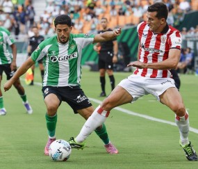 2-1，61岁巴尔韦德发威：率队掀翻贝蒂斯，豪取3连胜逼近西甲榜首