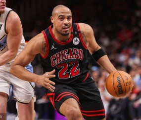 湖人旧将预计加盟费内巴切 年仅24岁告别NBA？